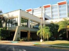 Howard Johnson by Wyndham San Juan Centro Cardiovascular, hotel v destinaci San Juan