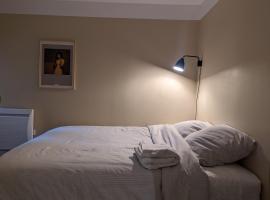 Le 5 bis, une maison de ville dans le centre historique, hotel in Saint-Galmier