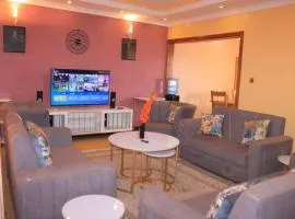 The Glamour Houses: Luxury 2 bedroom with Patio.