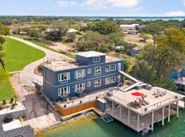 Waterfront House with Boat And Jet Ski Slips and Pet Friendly, hotel in Marble Falls