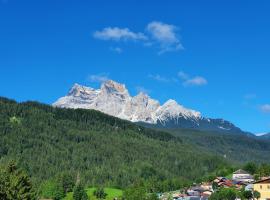 Accogliente attico vista Dolomiti, hotel Vodo Cadoréban