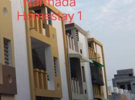 Naramada Homestay Rooms โฮมสเตย์ในGarudeshwar