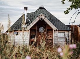 Mad Hatters Glamping & Campsite, hotel di Ely