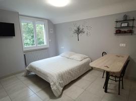 studio 2 personnes entre campagne et plages, apartment in Questembert