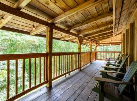 Forest Home Hot Tub Fire Pit Pool Table、ピジョン・フォージのホテル