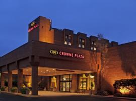 Crowne Plaza Columbus North - Worthington, an IHG Hotel, hotel near Anheuser-Busch Co, Columbus