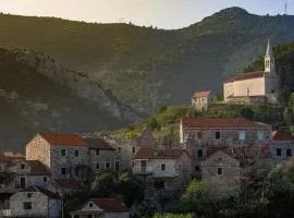 Heritage Apartments Kyra & Fox in Pitve, Hvar