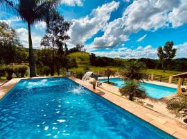 Pousada São Sebastião, hotel with pools in São Sebastião do Rio Verde