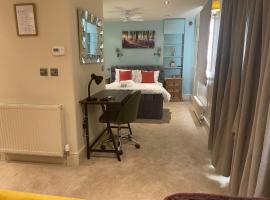 Studio Flat Central Cheltenham Parking off road, apartamento en Cheltenham