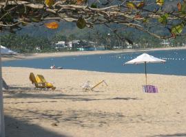 Apartamento a 50m da areia - Praia da Tabatinga, hôtel à Caraguatatuba près de : Plage de la Mocóca