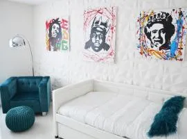 Fun Twin Bed Small Studio In Hollywood 27-2