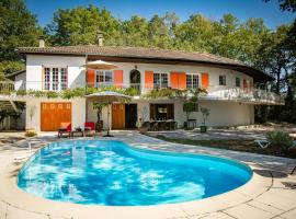 Villa Mesal, hotel com piscinas em Sarrecave