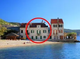 Apartments by the sea Komiza, Vis - 8533
