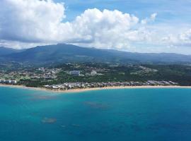 Entire Beach Apartment with view to El Yunque National Rain Forest, hotel la plajă din Rio Grande