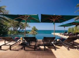 Villa Sunyata - Phuket Oceanfront 8-Bedroom Luxury Villa - 5-Minute Walk to Kata Beach, отель в городе Ката-Бич