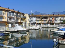 Superbe appartement dans la marina du Bouveret, hotel in zona Aquaparc, Port-Valais