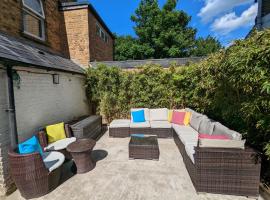 Sea View Sanctuary Apartment!, hotel i Margate