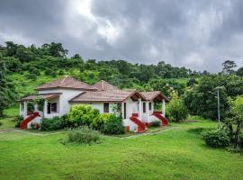 SaffronStays Sattva - pet and eco-friendly villa in Mumbai's outskirts, hotel with parking in Pen