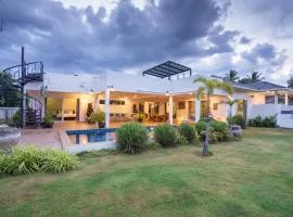 Peaks and Beaches, Pool villa.