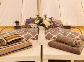 Twinkle Bell 4, Luxury Bell Tent with Firepit, hotel v destinaci Bartley