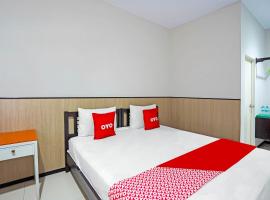 Super OYO 91710 Hotel Anugerah, hotel amb aparcament a Jember