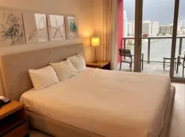 Beachfront Apartment in Miami Beach with Stunning Views 1A