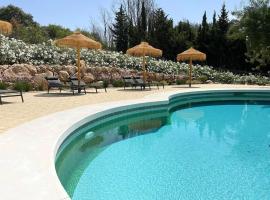 Cortijo Rancho Verde, hotel with parking in Colmenar