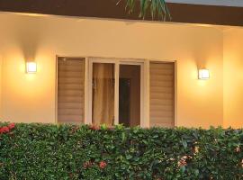 PALMS ESCAPE - 3 BEDROOM VACATION HOME, hotel in Richmond