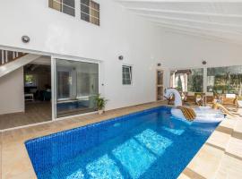 Beautiful Home In Otocac With Indoor Swimming Pool, Wifi And Swimming Pool, hotell i Otočac