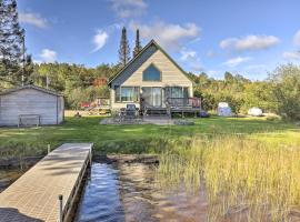 Hurley Lakefront Hideaway with Fire Pit and Dock!, hotel i Hurley