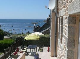 Semi-detached house with sea views, Porspoder, hotel in Porspoder