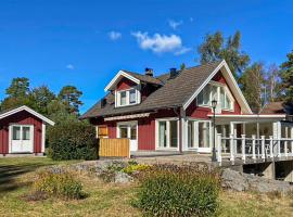 Villa Stunning Home In Ronneby With House Sea View pilsētā Ronbī