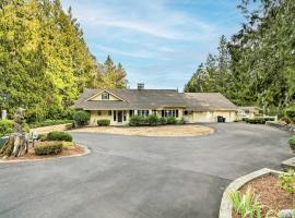 Hoodsport Home on 7 Wooded Acres with Hot Tub!, villa in Hoodsport