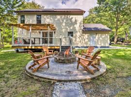 Pocono Summit Family Paradise with Yard and Game Room!, hotel with pools in Pocono Summit Estates