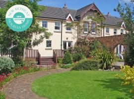 Courtyard Holiday Cottage No 8 by Trident Holiday Homes, hotel de playa en Bettystown