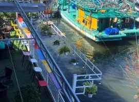 Ven Sông Homestay