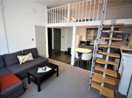 Well Appointed Garden Condo in Kensington Olympia, căn hộ chung cư cao cấp ở London