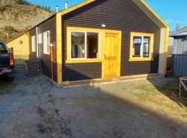 Cabaña cavernas austral puerto sanchez, hotel in Puerto Sanchez