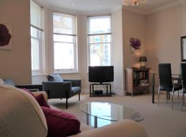 Cavendish apartment - central and spacious: Eastbourne şehrinde bir daire