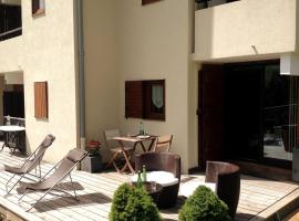 마니고에 위치한 호텔 Appartement la Clusaz avec terrasse sur les pistes de ski