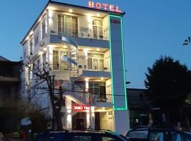 KU&NA HOTEL BELSH, παραλιακό ξενοδοχείο σε Belsh