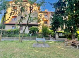 Grazioso appartamento in residence a due passi dal parco di Monza con posto auto, hotell med parkeringsplass i Lesmo
