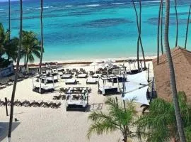 Chic Beachfront Apartment - Private Beach Access