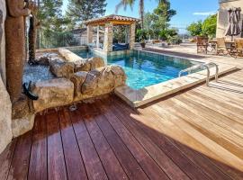 Awesome Home In Cuers With Outdoor Swimming Pool, 4 Bedrooms And Wifi, struttura a Cuers