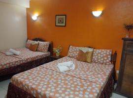 Lucky Garden Inn: Puerto Princesa City şehrinde bir otoparklı otel
