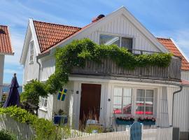 Bekvämt boende mitt i gamla genuina Skärhamn, hotel perto de Nordiska Akvarellmuseet, Skärhamn