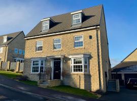 Holly House - Executive Rural Home with Jacuzzi, family hotel in Penistone