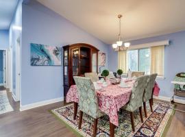 Escape to our cozy 3 Bed Rm 2 Bath Unit in Alexandria VA, hotel with parking in Alexandria