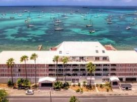 Superbe studio Dolce Vita vue mer plage piscine, bolig ved stranden i Marigot