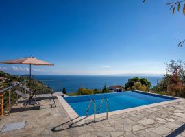 Olea Skopelos villas with swimming pools & sea view, casa o chalet en Panormos
